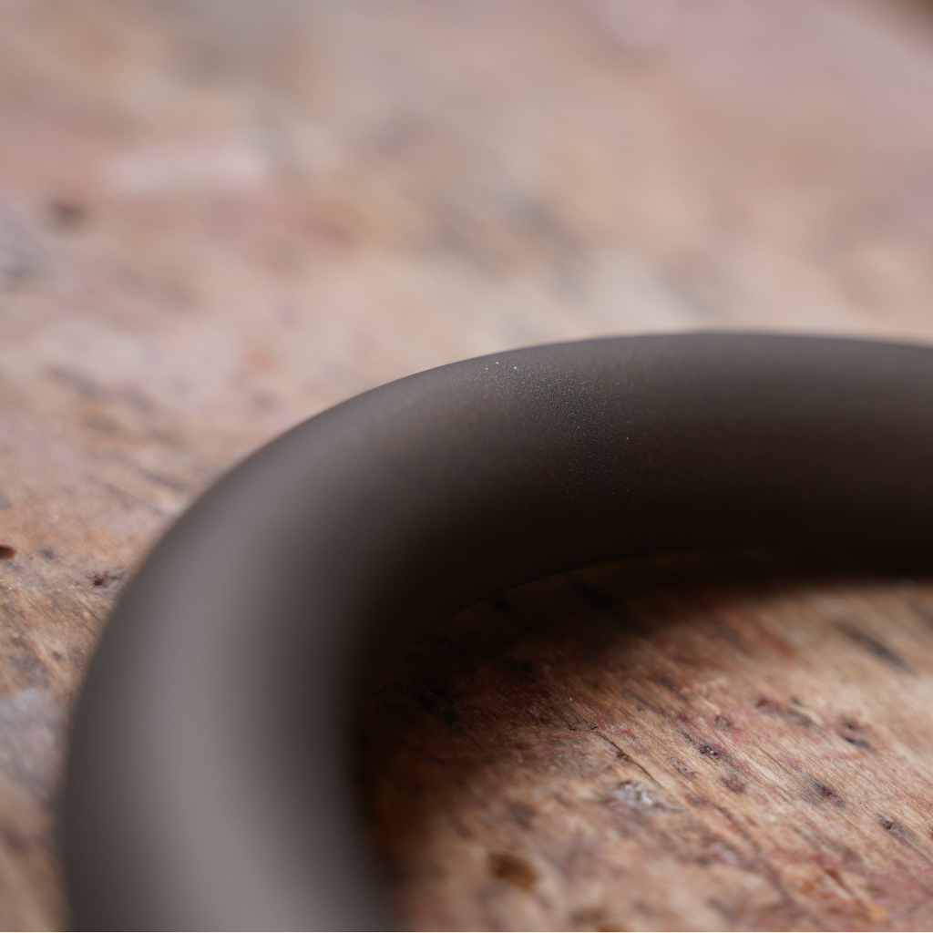 Sfeerfoto van de Custom Quooker Flex Midnight Bronze Kokend water/ keukenkraan met flexibele slang